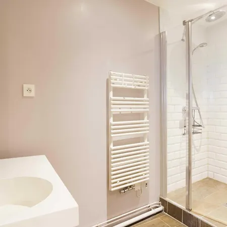 Bright And Airy 1bd Quartier De La Gare 아파트