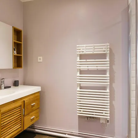 Bright And Airy 1bd Quartier De La Gare 파리