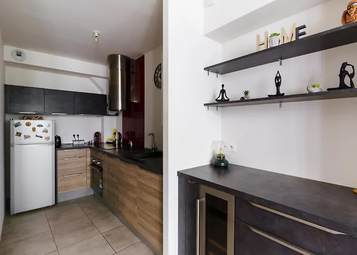 Bright And Airy 1bd Quartier De La Gare Lägenhet *