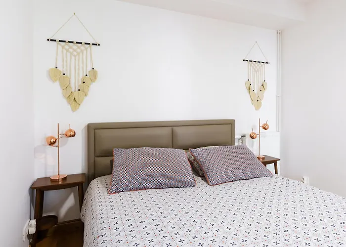 Lägenhet Bright And Airy 1bd Quartier De La Gare *