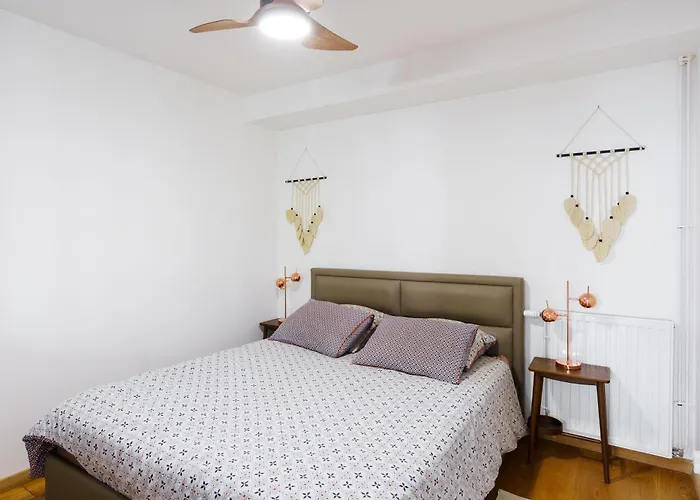 Bright And Airy 1bd Quartier De La Gare Apartman *