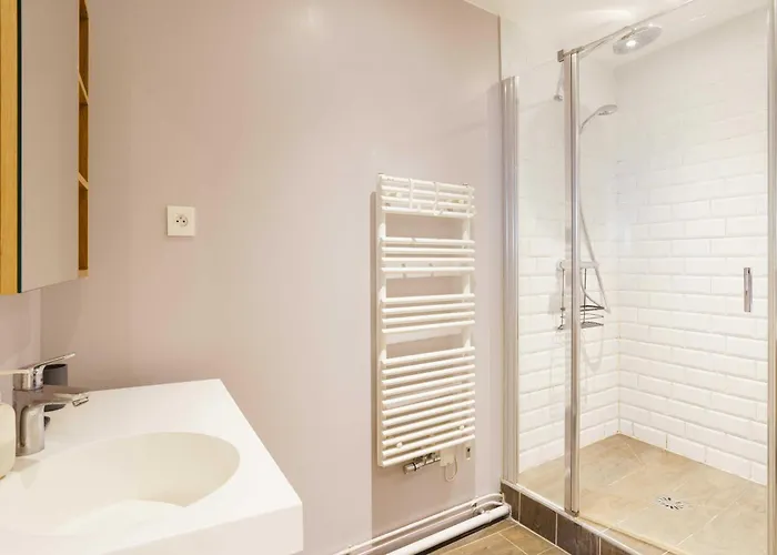 Bright And Airy 1bd Quartier De La Gare Apartman